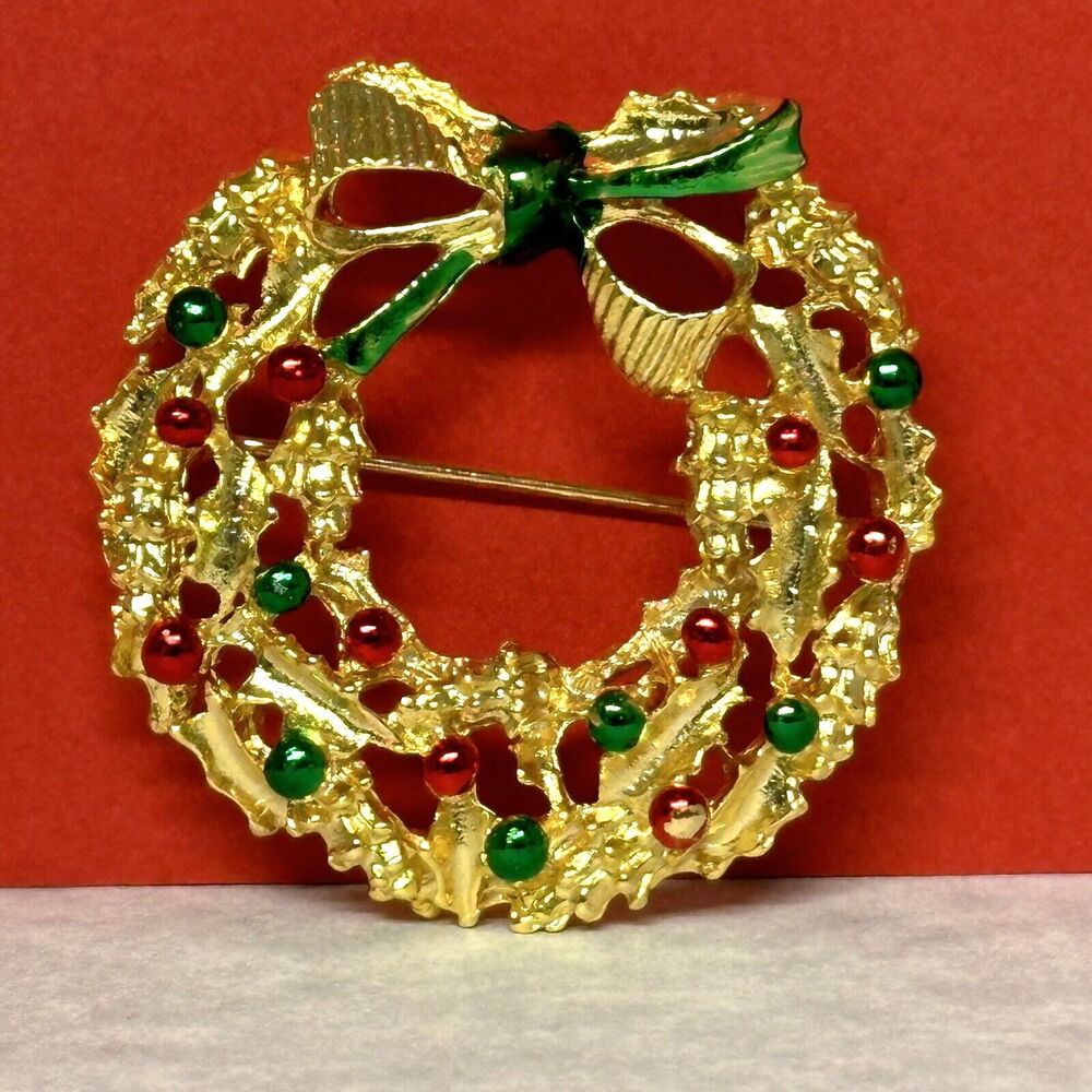 New View Christmas Wreath Brooch Pin Signed Gold Tone Red Green Enamel Balls
